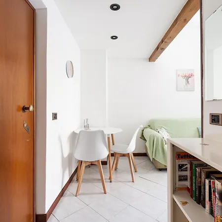 Zara Comfy Apartment - 110M From Istria M5 Milan Exterior photo